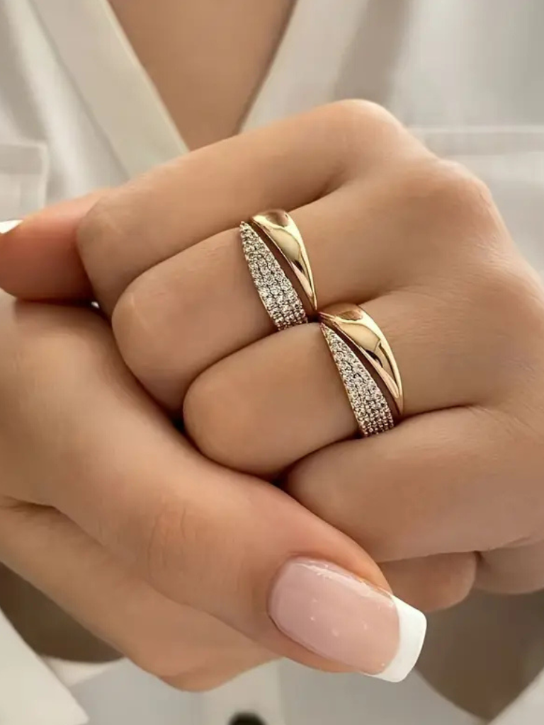 MONIQUE ADJUSTABLE RING
