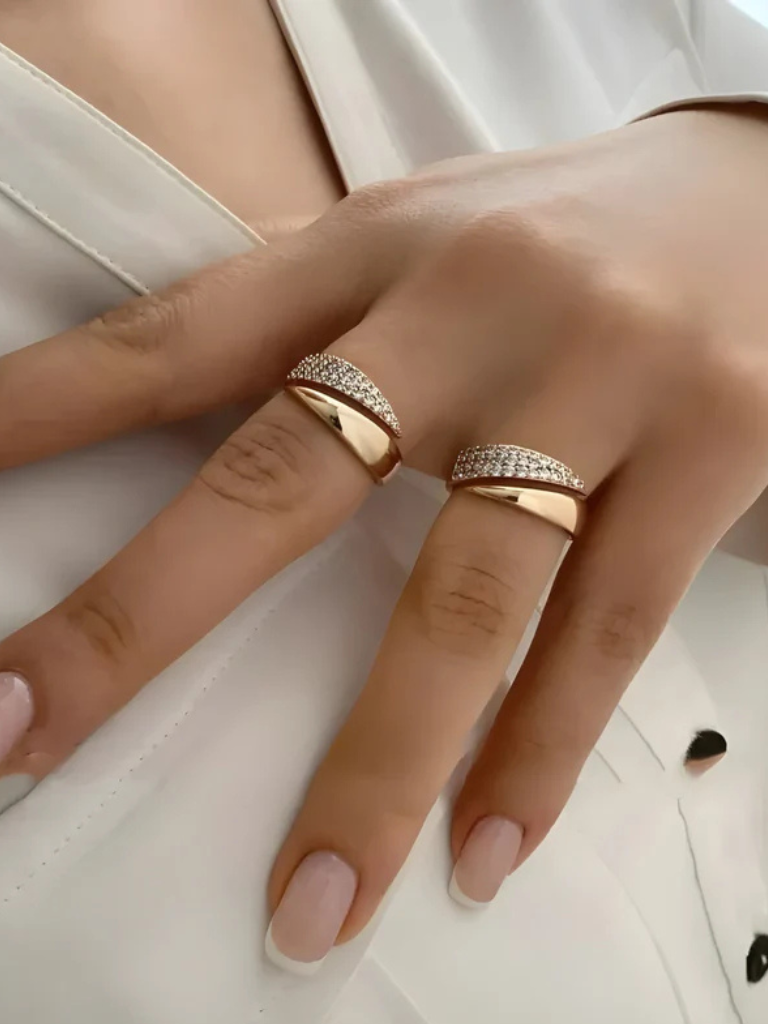 MONIQUE ADJUSTABLE RING