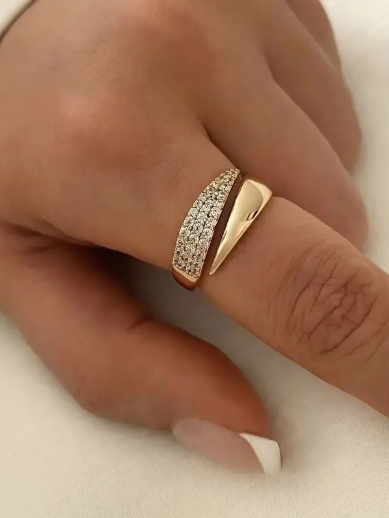 MONIQUE ADJUSTABLE RING
