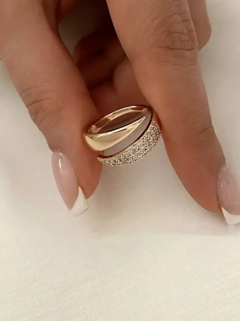 MONIQUE ADJUSTABLE RING
