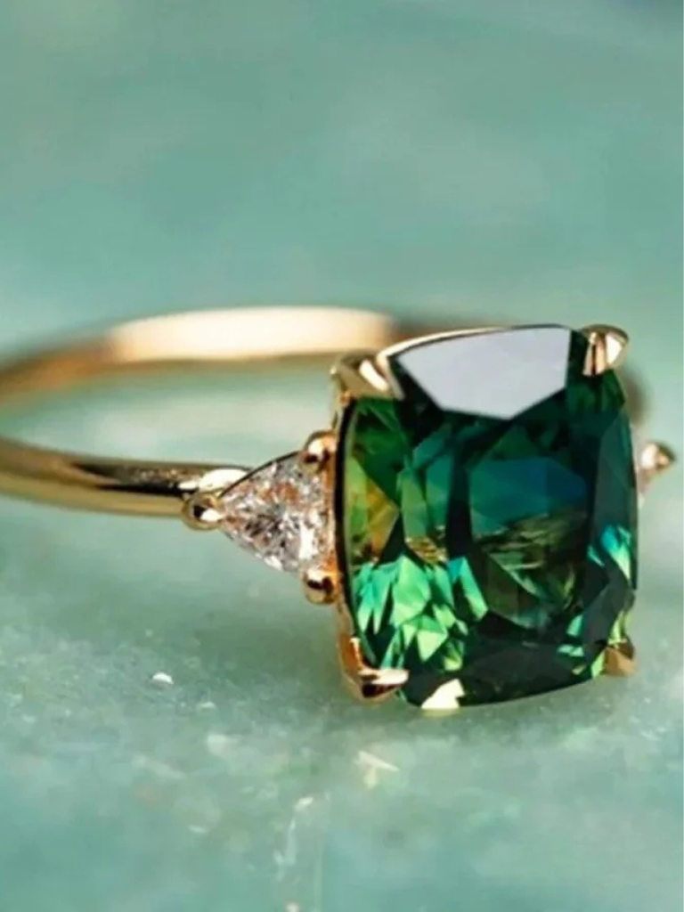 EMERALD GRACE RING