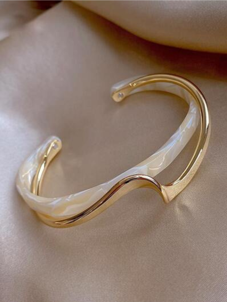 ISLA WHITE OPAL BRACELET