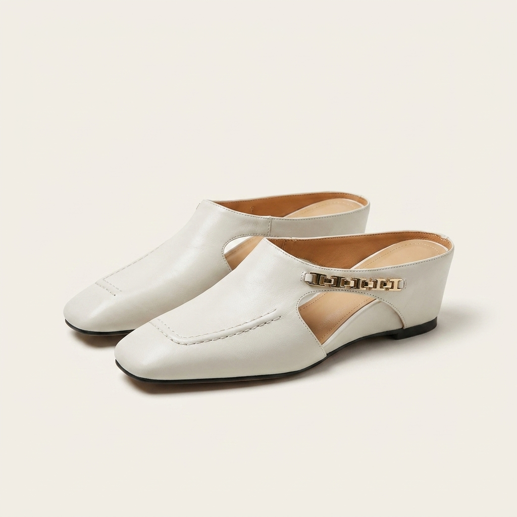 Alena | Square-Toe Leather Flat Mule With Chain Detail