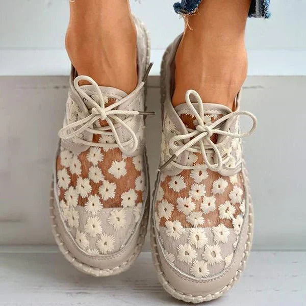 Women's White Daisy Embroidered Sneakers Lace-Up