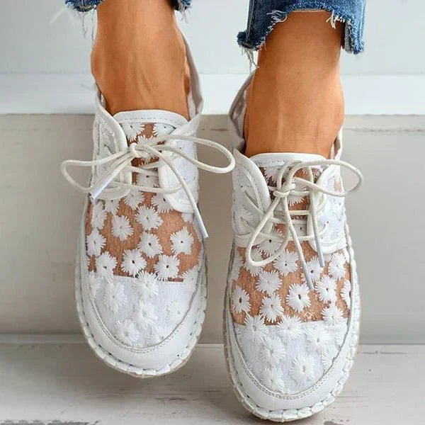 Women's White Daisy Embroidered Sneakers Lace-Up